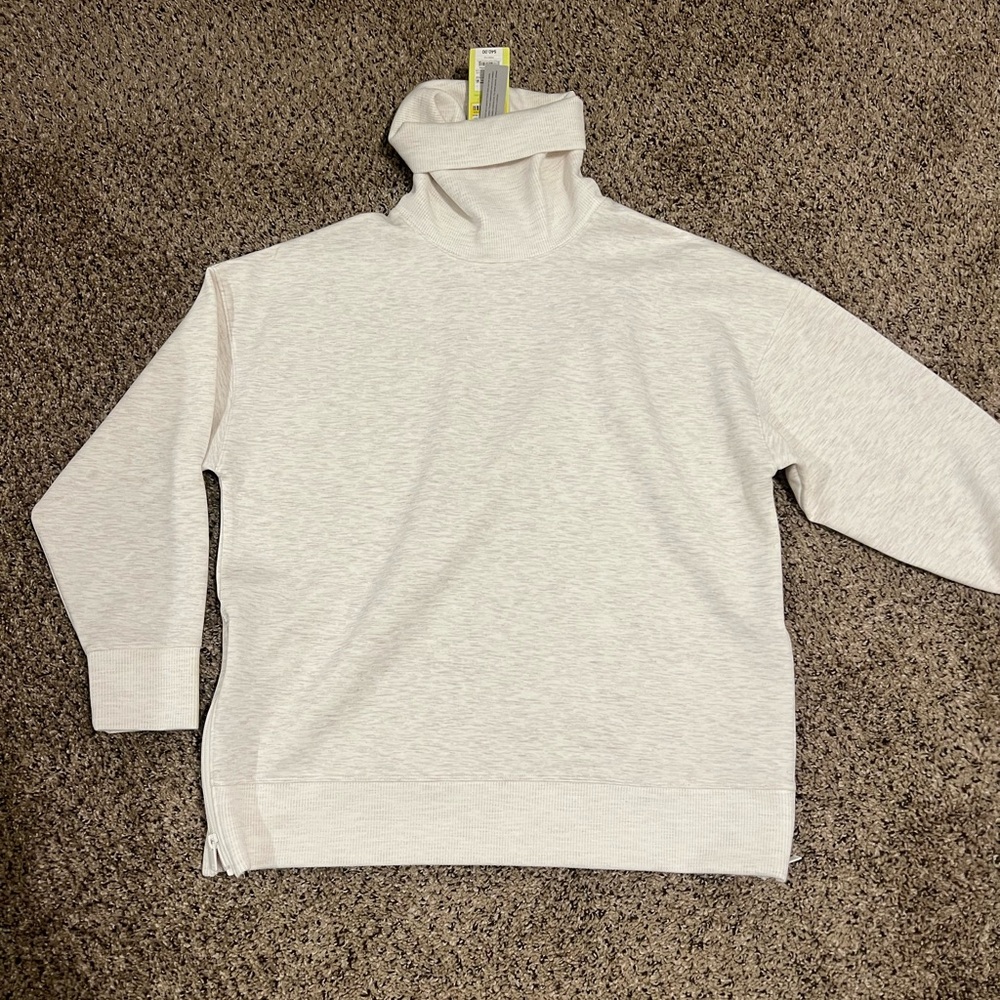NWT Light Heather cream Turtleneck Pullover Sweatshirt - Target “All in Motion”